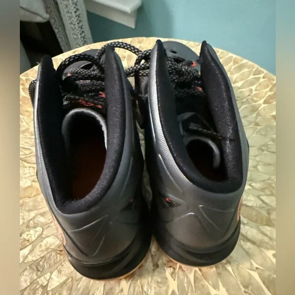 Nike LeBron 10 Lava Size 8.5 - Picture 4 of 13